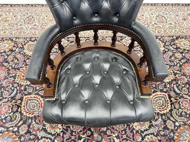 Klassiek-Engels-Antiek-Oud-Vintage-Chesterfield-Bureaustoel-Captain-Chair-Zwart-Leder