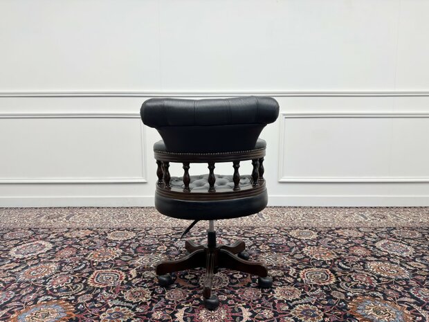 Klassiek-Engels-Antiek-Oud-Vintage-Chesterfield-Bureaustoel-Captain-Chair-Zwart-Leder