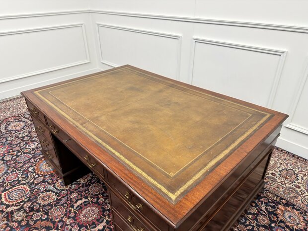 Klassiek-Engels-Antiek-Oud-Vintage-Chesterfield-Bureau-Desk-Partnerdesk-Olijf-Groen-Leder