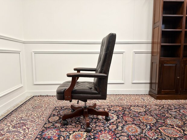 Klassiek-Engels-Antiek-Oud-Vintage-Chesterfield-Bureaustoel-President-Chair-Oxblood-Bruin-Leder