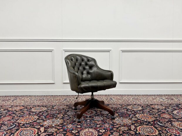 Klassiek-Engels-Antiek-Oud-Vintage-Wade-Chesterfield-Bureaustoel-Captain-Chair-Olijfgroen-Leder