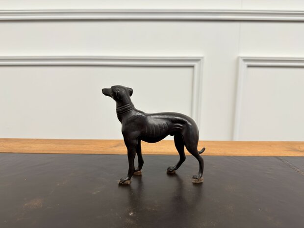 Klassieke-bronze-beeld-standbeeld-hazewind-hond-greyhound-2