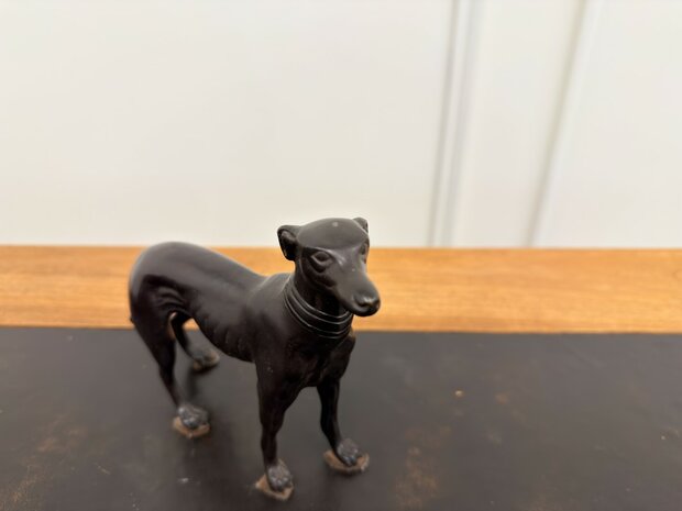Klassieke-bronze-beeld-standbeeld-hazewind-hond-greyhound-4