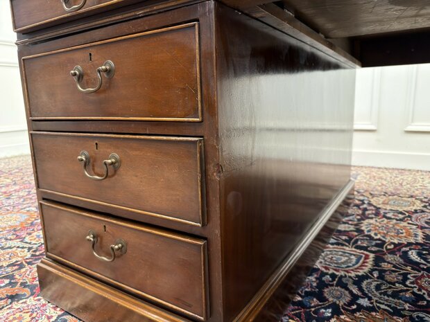 Groot-Klassiek-Engels-Antiek-Oud-Vintage-Chesterfield-Bureau-Desk-Partnerdesk-Groen-Leder-Ingelegd