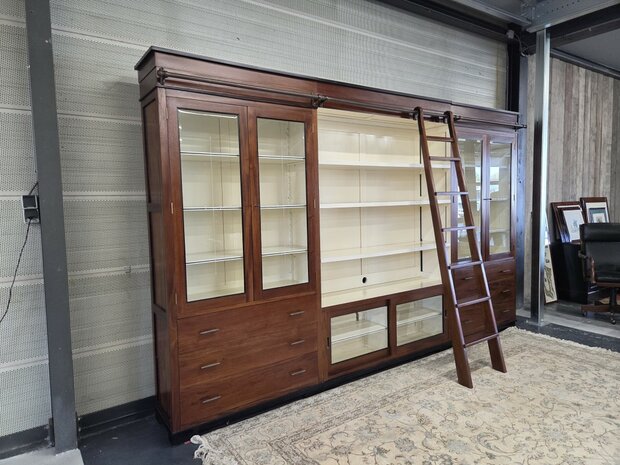 Klassiek-Antiek-Oud-Engels-Chesterfield-Vintage-Art-Deco-Boekenkast-Bibliotheekkast-Kast-met-Ladder-Trap