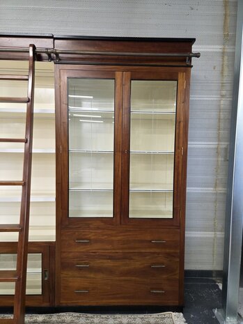 Klassiek-Antiek-Oud-Engels-Chesterfield-Vintage-Art-Deco-Boekenkast-Bibliotheekkast-Kast-met-Ladder-Trap