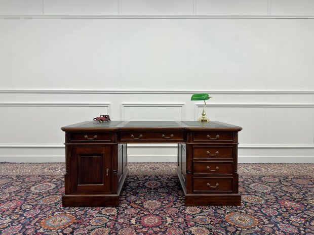 Klassiek-Antiek-Engels-Oud-Chesterfield-Bureau-Desk-Partnerdesk-Groen-Leder-Ingelegd