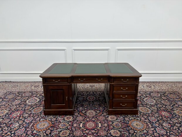 Klassiek-Antiek-Engels-Oud-Chesterfield-Bureau-Desk-Partnerdesk-Groen-Leder-Ingelegd