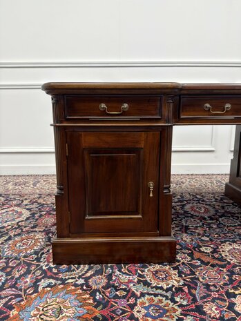 Klassiek-Antiek-Engels-Oud-Chesterfield-Bureau-Desk-Partnerdesk-Groen-Leder-Ingelegd