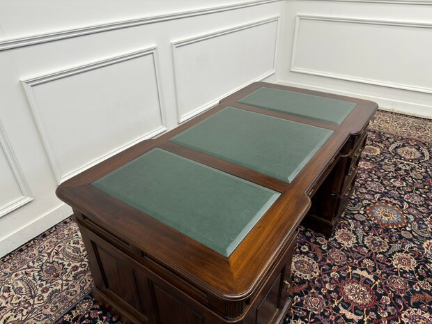 Klassiek-Antiek-Engels-Oud-Chesterfield-Bureau-Desk-Partnerdesk-Groen-Leder-Ingelegd