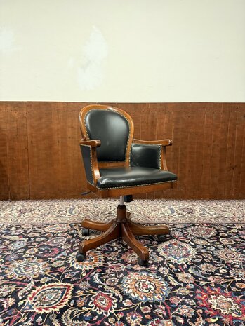 Klassiek-Oud-Antiek-Italiaans-Chesterfield-Vintage-Bureaustoel-Captian-Chair-Zwart-Leder