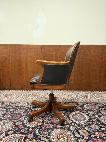 Klassiek-Oud-Antiek-Italiaans-Chesterfield-Vintage-Bureaustoel-Captian-Chair-Zwart-Leder
