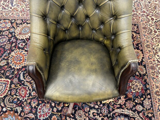 Klassiek-Antiek-Oud-Engels-Chesterfield-Vintage-Bureaustoel-Director-Chair-Olijfgroen-Leder