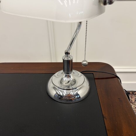 Klassieke-Bureaulamp-notaris-lamp-bankierslamp-chrome-met-wit-glas-4