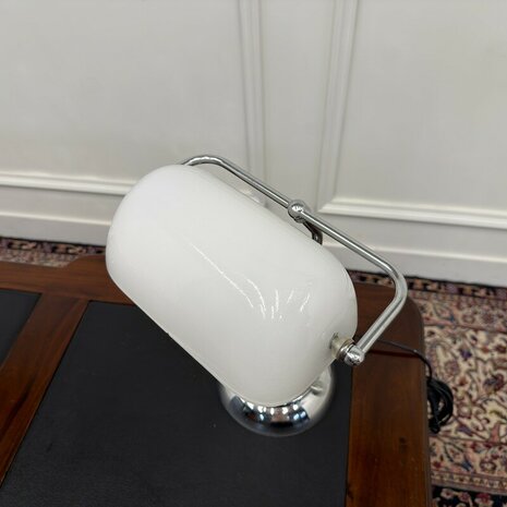 Klassieke-Bureaulamp-notaris-lamp-bankierslamp-chrome-met-wit-glas-3