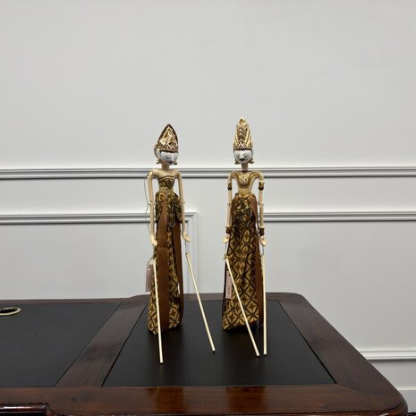 Antieke-Indonesie-wayang-golek-schaduw-poppen
