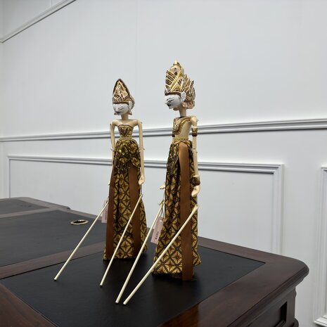 Antieke-Indonesie-wayang-golek-schaduw-poppen-1