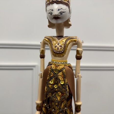 Antieke-Indonesie-wayang-golek-schaduw-poppen-4