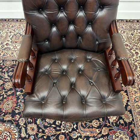 Klassiek-Antiek-Engels-Oud-Chesterfield-Bureaustoel-Desk-President-Chair-Bruin-Leder