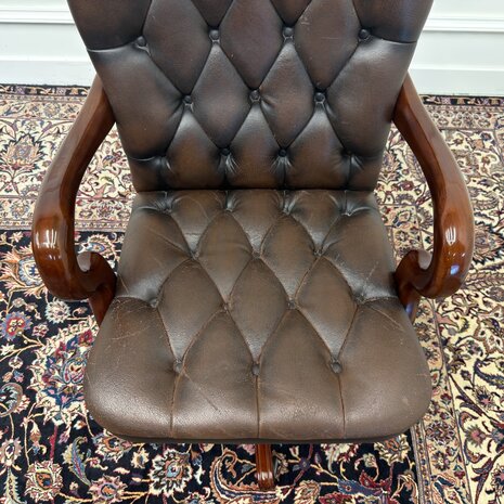 Klassiek-Antiek-Engels-Oud-Chesterfield-Bureaustoel-Desk-President-Chair-Bruin-Leder