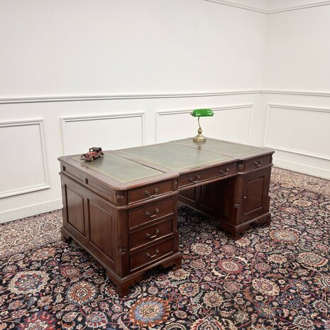 Klassiek-Antiek-Engels-Oud-Chesterfield-Bureau-Desk-Partnerdesk-Groen-Leder