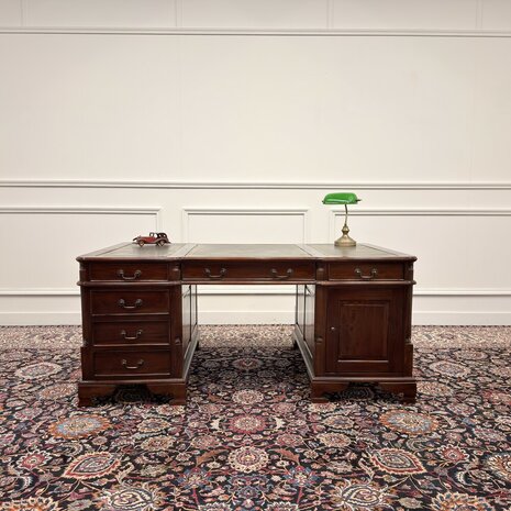 Klassiek-Antiek-Engels-Oud-Chesterfield-Bureau-Desk-Partnerdesk-Groen-Leder