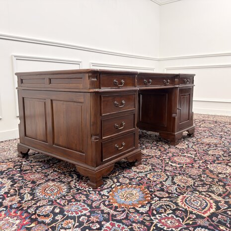 Klassiek-Antiek-Engels-Oud-Chesterfield-Bureau-Desk-Partnerdesk-Groen-Leder