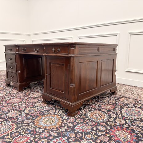 Klassiek-Antiek-Engels-Oud-Chesterfield-Bureau-Desk-Partnerdesk-Groen-Leder
