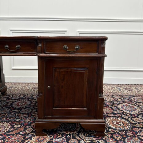 Klassiek-Antiek-Engels-Oud-Chesterfield-Bureau-Desk-Partnerdesk-Groen-Leder