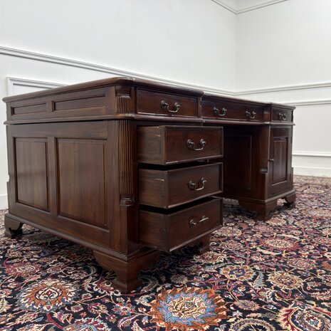 Klassiek-Antiek-Engels-Oud-Chesterfield-Bureau-Desk-Partnerdesk-Groen-Leder