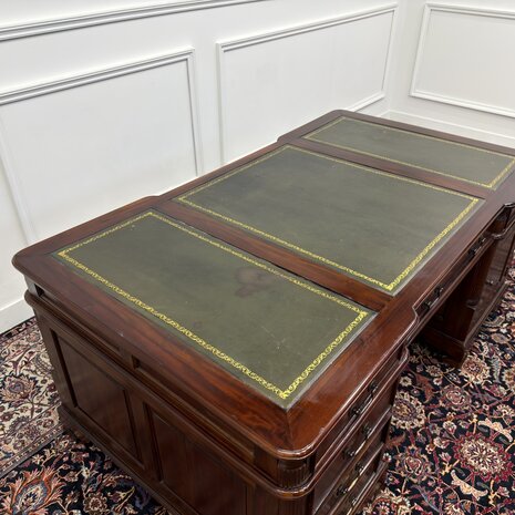 Klassiek-Antiek-Engels-Oud-Chesterfield-Bureau-Desk-Partnerdesk-Groen-Leder