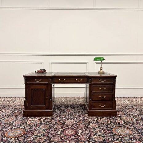 Klassiek-Antiek-Engels-Oud-Chesterfield-Bureau-Desk-Zwart-Leder
