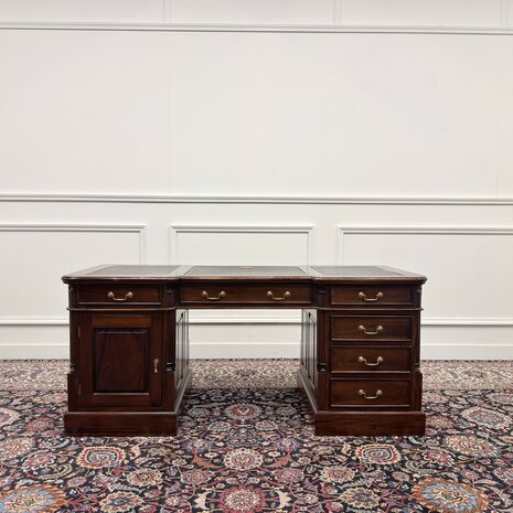 Klassiek-Antiek-Engels-Oud-Chesterfield-Bureau-Desk-Zwart-Leder