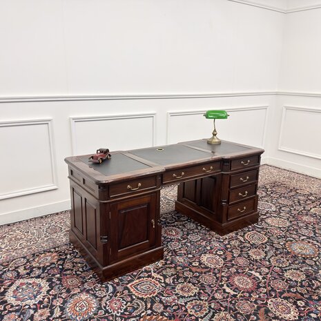 Klassiek-Antiek-Engels-Oud-Chesterfield-Bureau-Desk-Zwart-Leder