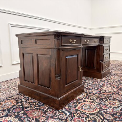 Klassiek-Antiek-Engels-Oud-Chesterfield-Bureau-Desk-Zwart-Leder