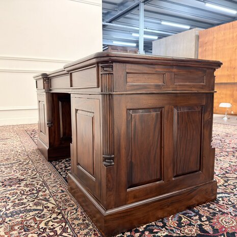 Klassiek-Antiek-Engels-Oud-Chesterfield-Bureau-Desk-Zwart-Leder