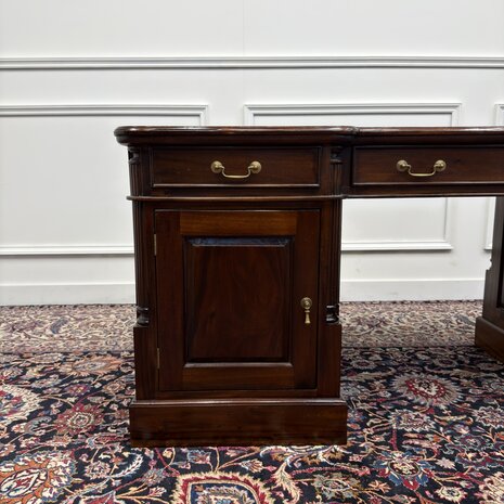 Klassiek-Antiek-Engels-Oud-Chesterfield-Bureau-Desk-Zwart-Leder
