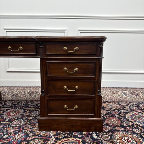 Klassiek-Antiek-Engels-Oud-Chesterfield-Bureau-Desk-Zwart-Leder