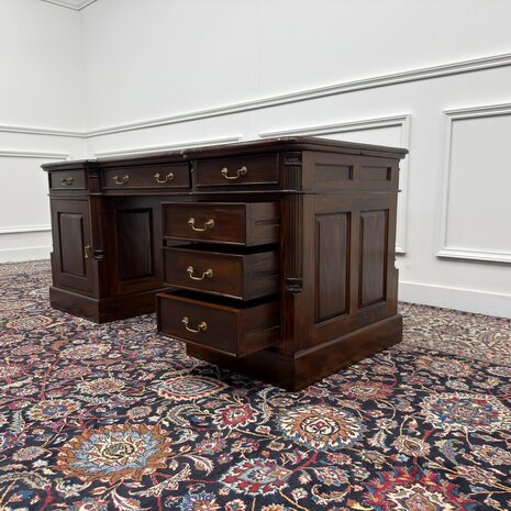 Klassiek-Antiek-Engels-Oud-Chesterfield-Bureau-Desk-Zwart-Leder
