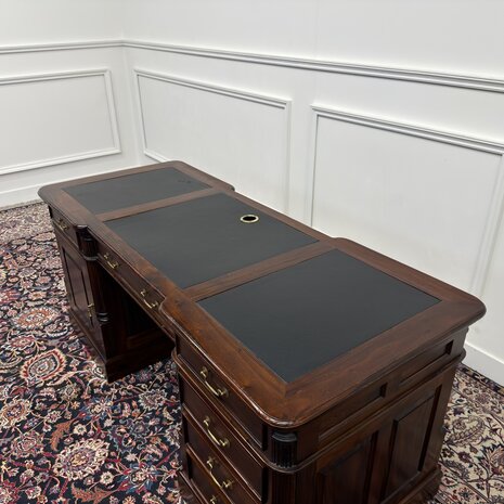 Klassiek-Antiek-Engels-Oud-Chesterfield-Bureau-Desk-Zwart-Leder