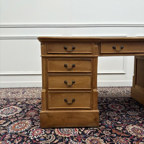 Klassiek-Antiek-Engels-Oud-Chesterfield-Teakhouten-Teak-Bureau-Bruin-Leder