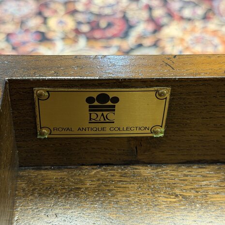 Klassiek-Antiek-Engels-Oud-Chesterfield-RAC-Royal-Antique-Collection-Eikenhout-Bureau-Desk-Groen-Leder