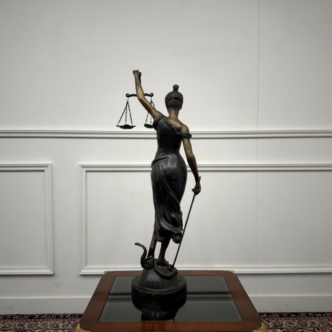Klassiek-Bronzen-Beeld-Vrouw-Justitia-Lady-Justice