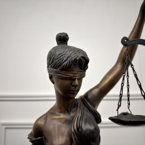 Klassiek-Bronzen-Beeld-Vrouw-Justitia-Lady-Justice