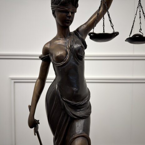 Klassiek-Bronzen-Beeld-Vrouw-Justitia-Lady-Justice