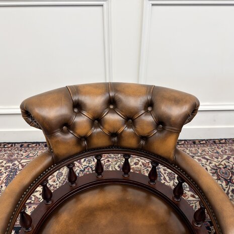 Klassiek-Engels-Antiek-Oud-Vintage-Springvale-Chesterfield-Set-Stoelen-Bureaustoel-Captain-Chair-Bruin-Cognac-Leder