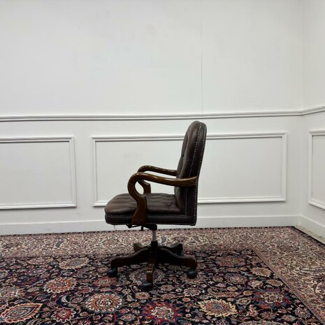 Klassieke-Chesterfield-bureaustoel-office-chair-bruin-2