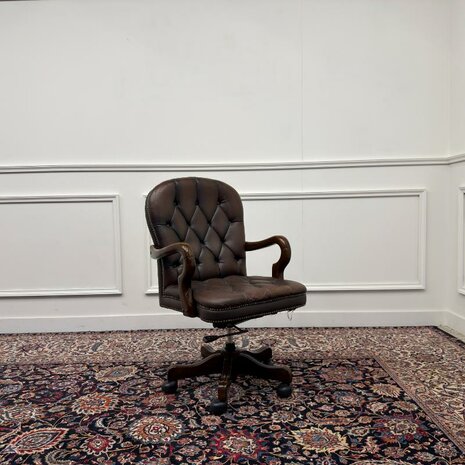 Klassieke-Chesterfield-bureaustoel-office-chair-bruin