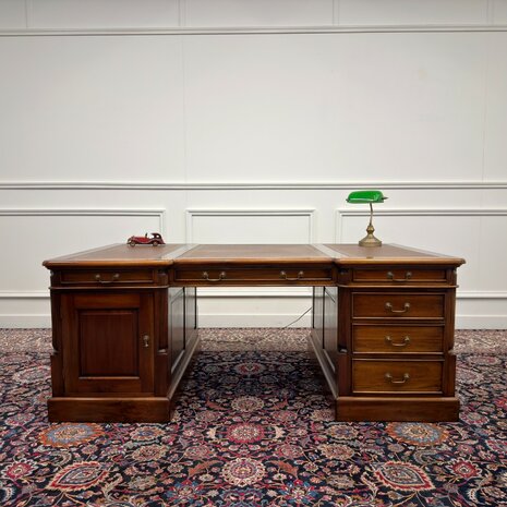 Klassiek-Engels-Antiek-Oud-Chesterfield-Vintage-Groot-Bureau-Partnerdesk-Desk-Bruin-Leder