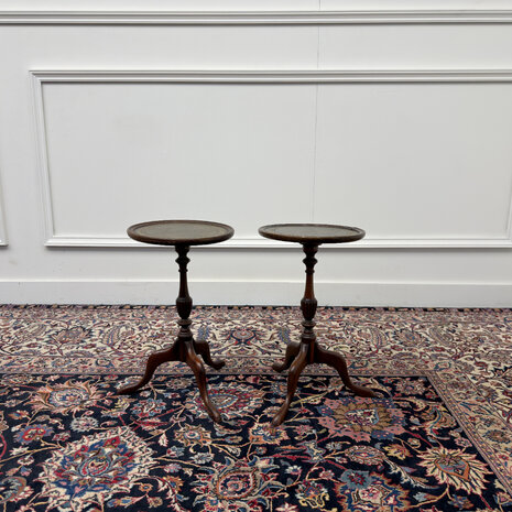 Klassiek-Oud-Antiek-Engels-Chesterfield-Vintage-Set-Sidetable-Side-Table-Drumtafel-Bijzettafel